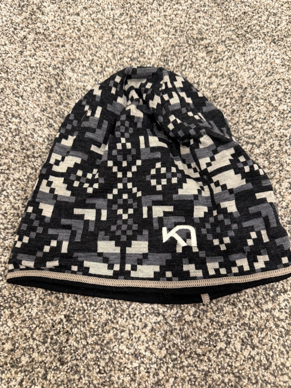 Kari Traa Else Black Gray Aztec Southwestern Patterned Women’s Wool Knit Beanie